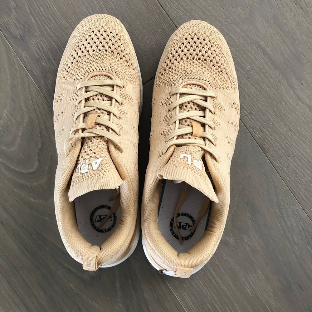 APL TechLoom Pro Mesh Sneakers